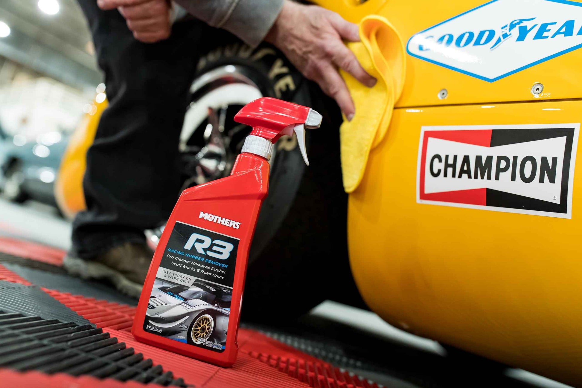 Mothers 09224 R3 Racing Rubber Remover - 24 oz.