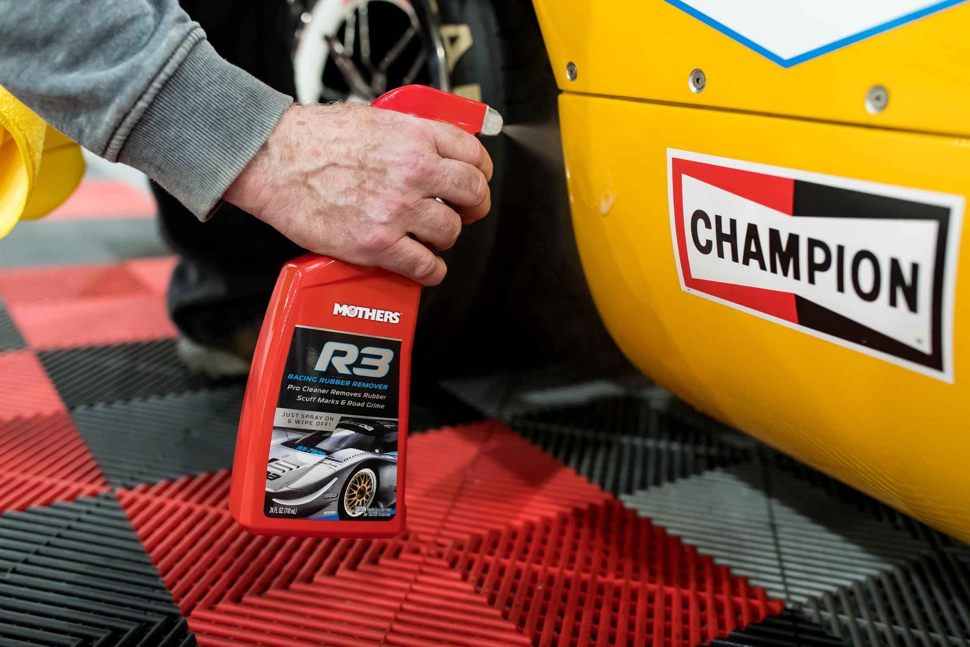 Mothers 09224 R3 Racing Rubber Remover - 24 oz.