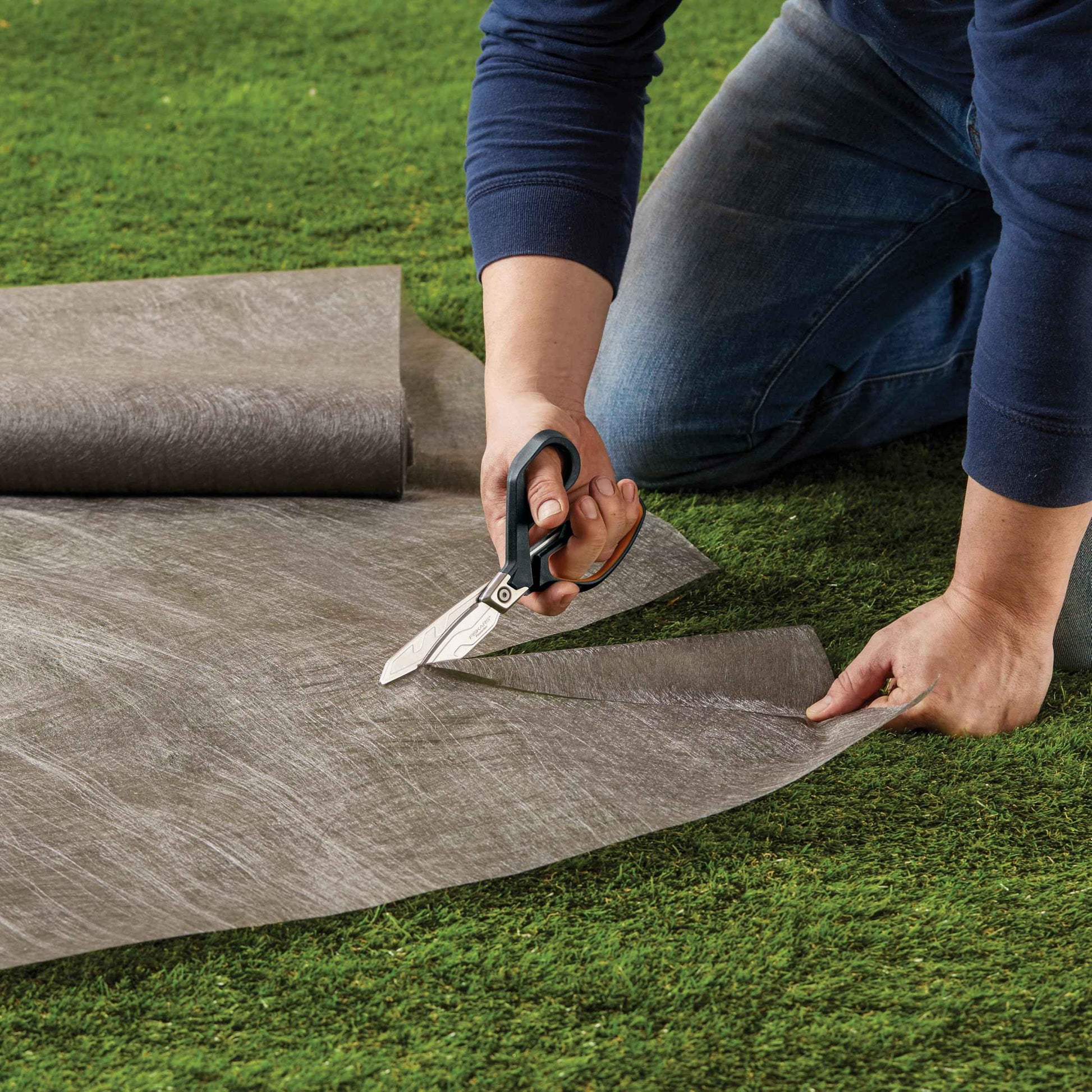 Fiskars PowerArc 8" Shop Shears, Heavy Duty Serrated Stainless Steel Scissors with Comfort Grip, Hardware Tool for Construction, Cut Materials like Insulation, Duct Tape, Cardboard, Rope and Tyvek